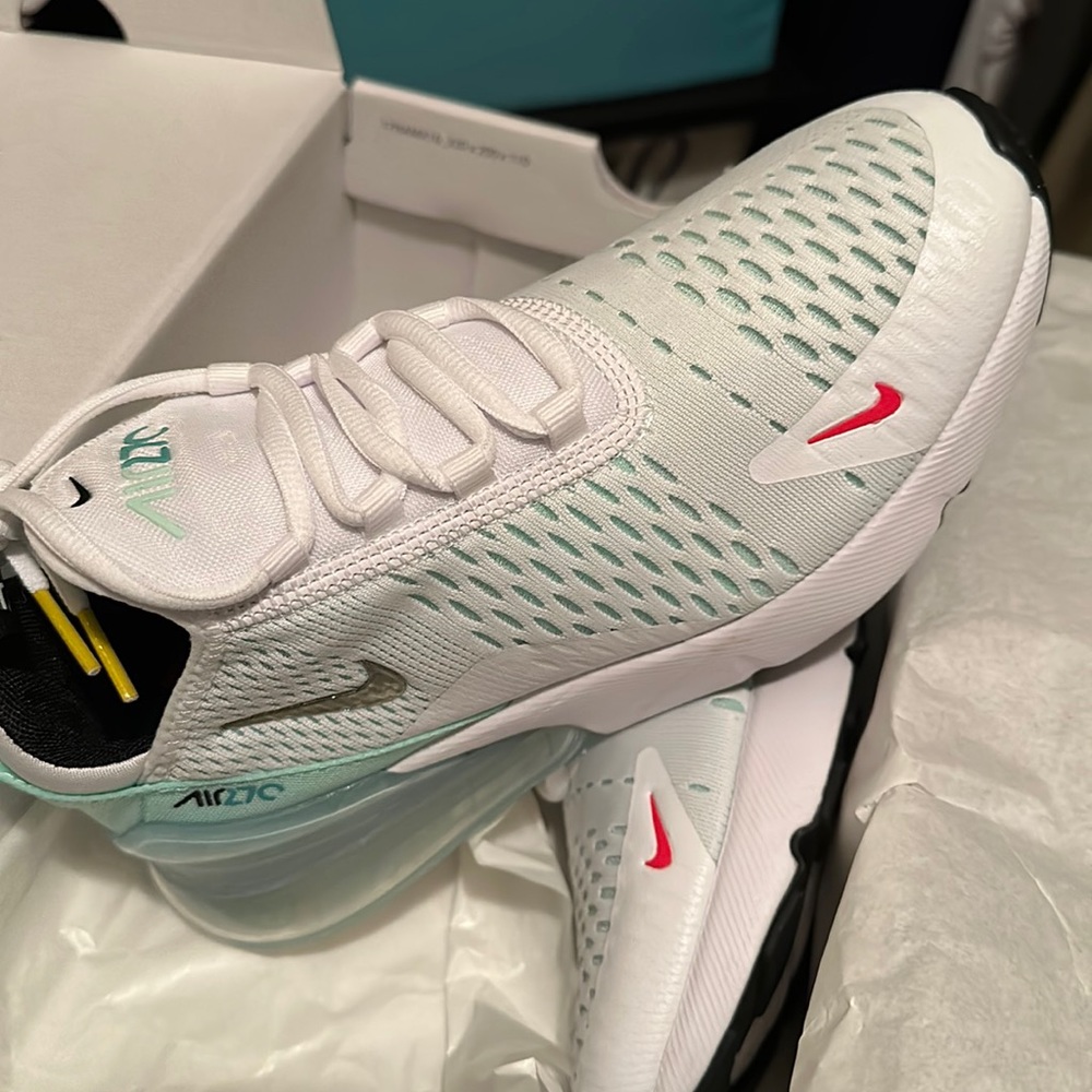 Brand new Women’s Nike 270 size 7